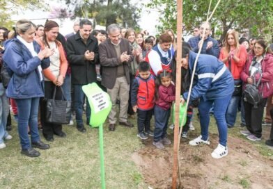 La Municipalidad realizó una jornada de concientización por el Día del Árbol en el barrio Borges