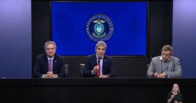 El Gobierno oficializó el DNU que flexibiliza los créditos en dólares para empresas