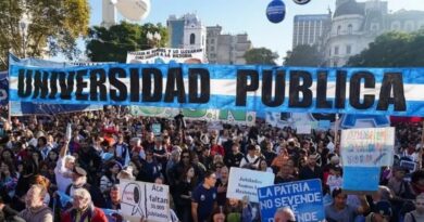 Docentes universitarios paran 48 horas contra el Gobierno por fondos y salarios