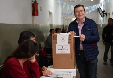 Gerardo Zamora emitió su voto en la mesa 457 en la Escuela Hogar N° 1 “Eva Perón” de la ciudad Capital