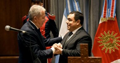 El gobernador Elias Suarez tomó juramento al nuevo ministro de Economía CPN Jorge Gustavo Murad