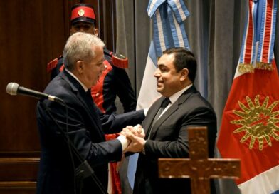 El gobernador Elias Suarez tomó juramento al nuevo ministro de Economía CPN Jorge Gustavo Murad