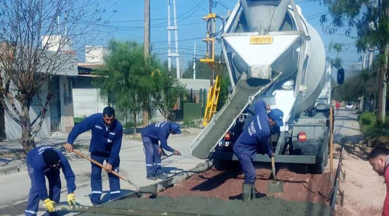 La Municipalidad continúa con los trabajos de mantenimiento de calles con material de hormigón y concreto asfaltico