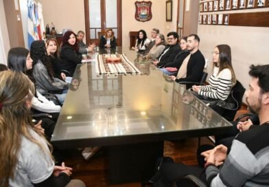 La intendente Fuentes se reunió con referentes de distintas colectividades de la ciudad
