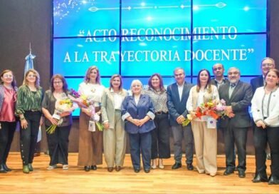 La intendente Fuentes destacó la excelencia alcanzada en la educación del nivel inicial municipal en el acto de jubilación de docentes La intendente Fuentes destacó la excelencia alcanzada en la educación del nivel inicial municipal en el acto de jubilación de docentes