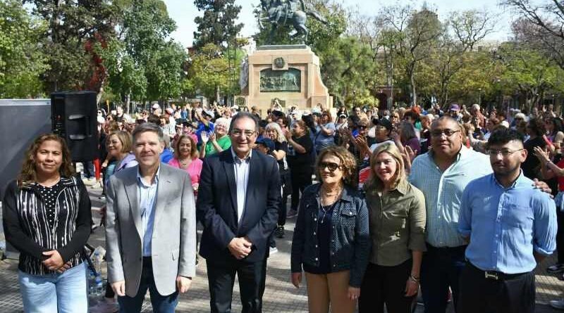 La Municipalidad organizó una Masterclass promocionando la actividad física para adultos mayores La Municipalidad organizó una Masterclass promocionando la actividad física para adultos mayores