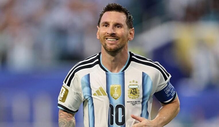 Messi presentó la camiseta especial de la Selección Argentina que usará en su despedida: “Para toda la vida”