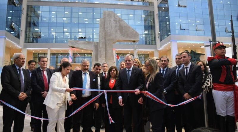 El gobernador Elías Suárez inauguró el nuevo y moderno Centro Judicial de Frías