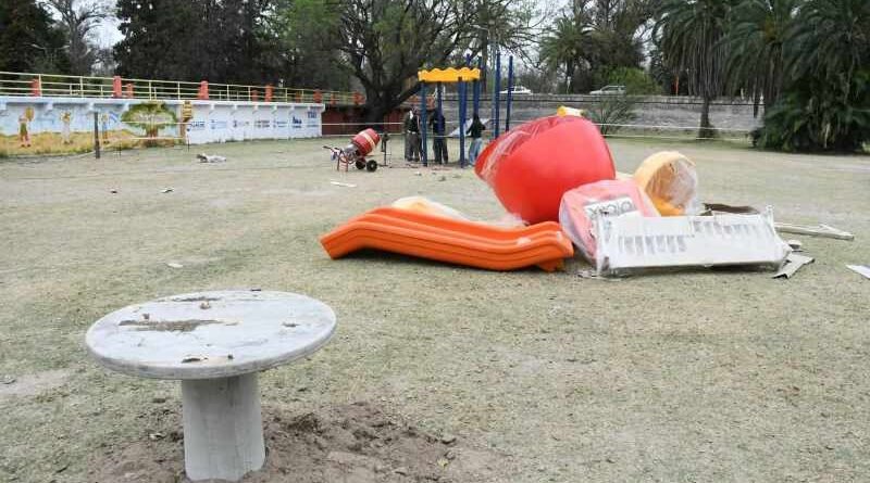 La Municipalidad trabaja en la ampliación de áreas recreativas con instalación de más juegos infantiles y merenderos en el parque Aguirre