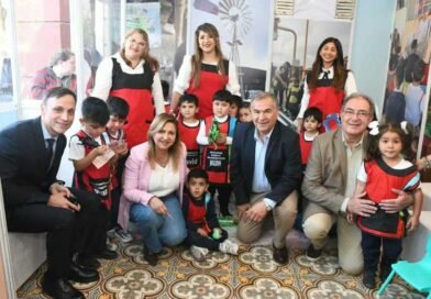 La intendente Fuentes junto al jefe de Gabinete Araujo y la ministra Nassif visitaron la Feria del Libro en el CCB