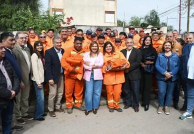 La intendente Fuentes destacó el compromiso del personal de recolección al celebrar su dia y entergarles más de 2000 uniformes