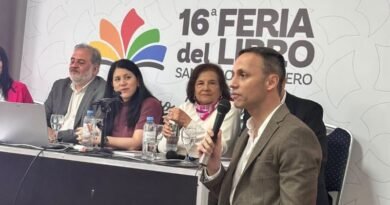 La literatura y la identidad de Fernández presentes en la Feria del Libro