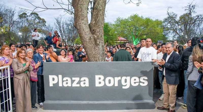 La intendente Fuentes acompañada por vecinos dejó habilitada la remodelación integral de una plaza en el barrio Huaico Hondo La intendente Fuentes acompañada por vecinos dejó habilitada la remodelación integral de una plaza en el barrio Huaico Hondo