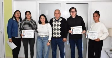 Entrega de certificados y financiamiento a emprendedores locales a través de la Oficina de Empleo