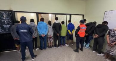 Nueve allanamientos en Capital y La Banda | Varios detenidos y secuestro de armas y droga
