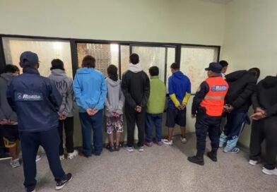 Nueve allanamientos en Capital y La Banda | Varios detenidos y secuestro de armas y droga