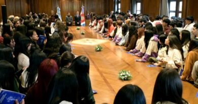 Alumnos de Capital, Robles y Avellaneda visitaron la Casa de Gobierno