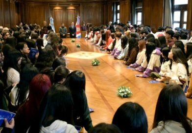 Alumnos de Capital, Robles y Avellaneda visitaron la Casa de Gobierno