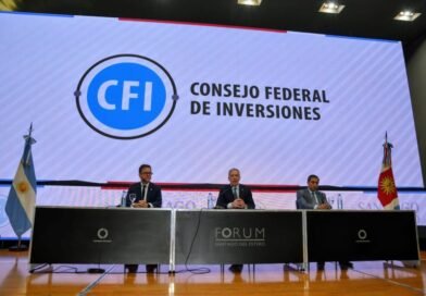 El Gobernador Elías Suárez realizó la entrega formal de las primeras líneas de crédito del CFI